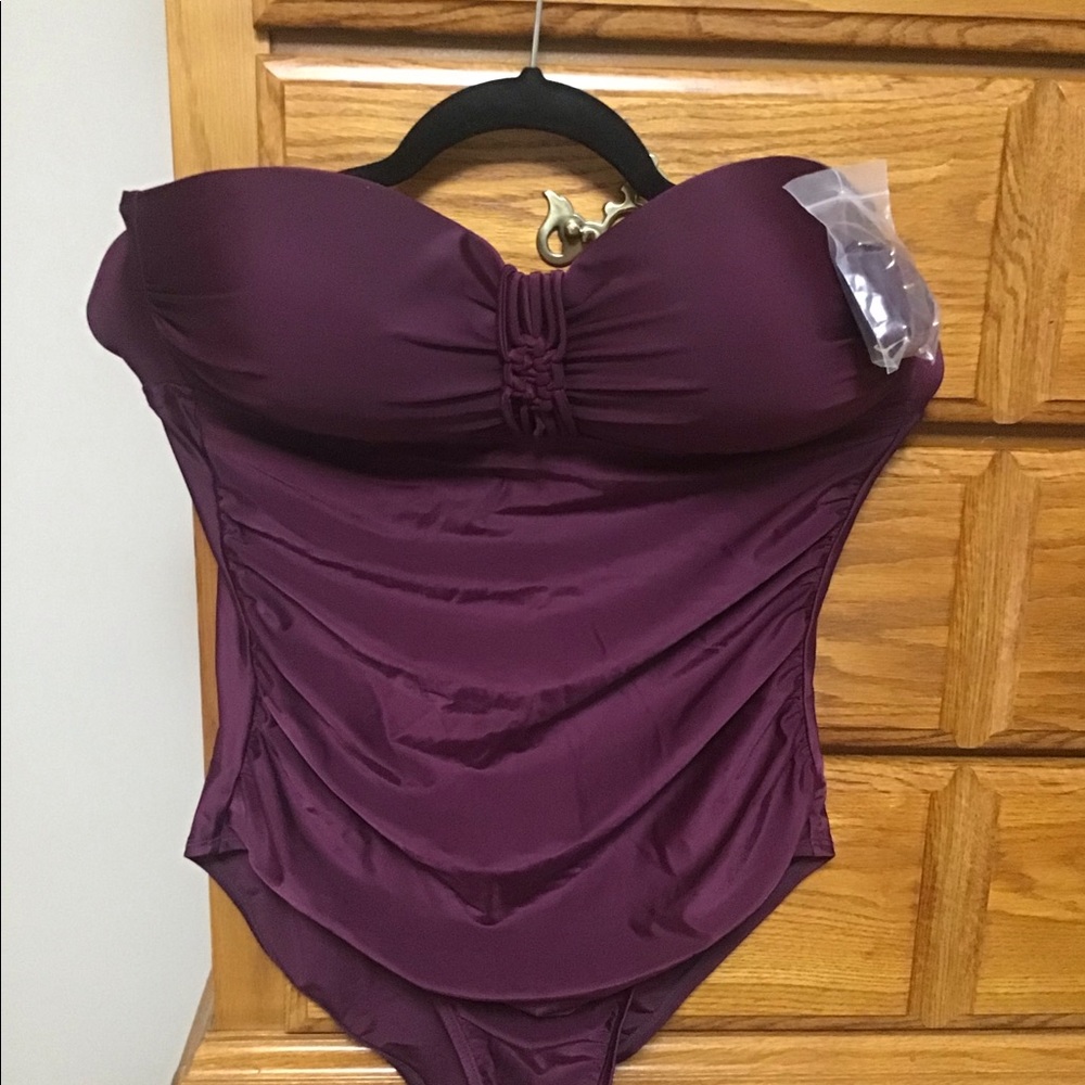Merona swimsuit one piece burgandy Sz L